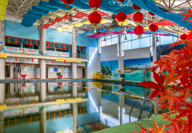 火车站-陕西秦龙温泉酒店: 1,乘坐出租车到秦龙温泉酒店120元左右.